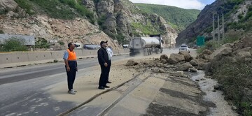 رانش زمین در تنگه ابوالقیس سوادکوه؛ مهار تدریجی بدون خطر آنی برای تردد خودروها