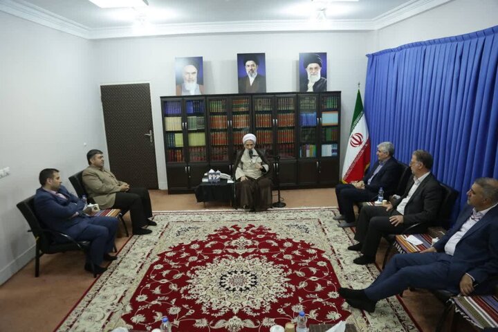 همه دانشگاهها باید به سمت علمی کاربردی شدن حرکت کنند