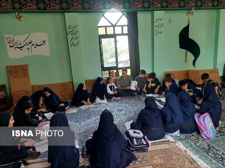 ضعف اینترنت، ادامه آموزش دانش آموزان ابتدایی را به منازل معلمان منتقل کرد