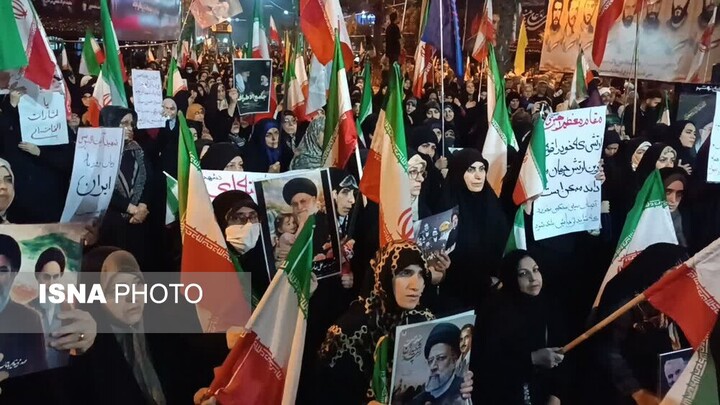 معاون نیروی دریایی سپاه: دست به ماشهایم/ تنگه هرمز بسته شد و آمریکا نتوانست باز کند
