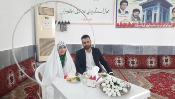 برگزاری مراسم عقد زوج بابلی در کنار مزار دو شهید غواص در گنج‌افروز مازندران