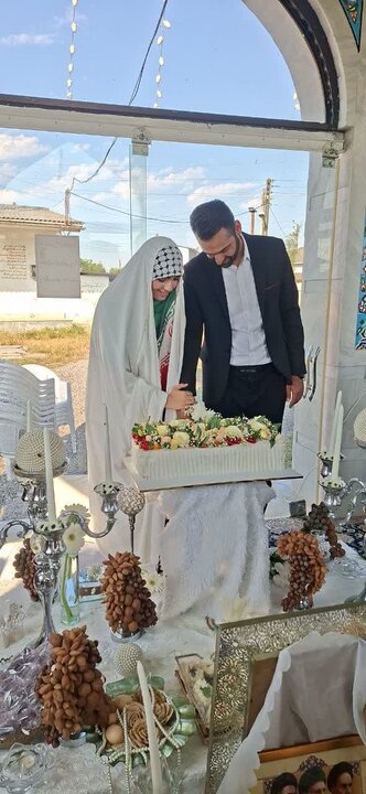 عقد زوج جوان بابلی در کنار مزار دو شهید غواص خوشنام در گنج‌افروز