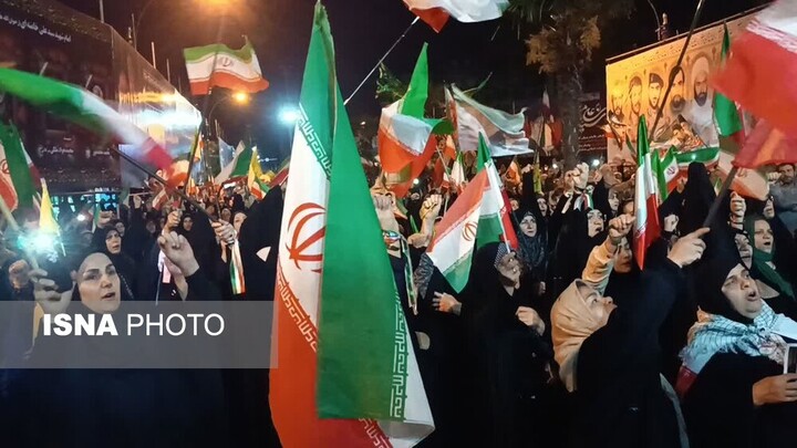 ایستاده در بزنگاه تاریخ/ خرمشهر تا مازندران، روایت یک ملت وقتی که پای وطن در میان باشد