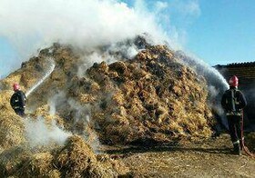 حریق بیش از6000 بسته علوفه روستای پتاویر سلماس را خاکستر کرد