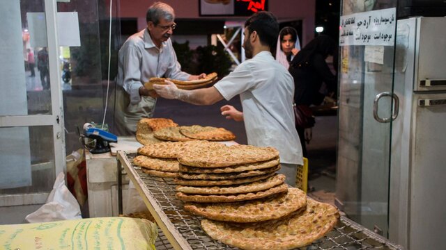 برخی نانوایان چالدران کم فروشی می کنند