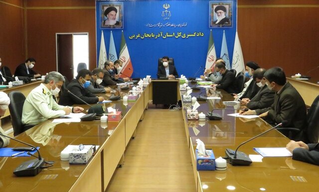 باید از فعالیت رسانه های بدون مجوز جلوگیری شود