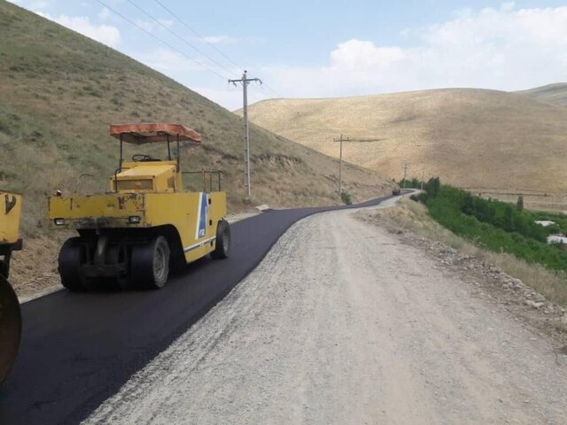 اجرای روکش آسفالت در ۶۵۰ کیلومتر از راه های آذربایجان غربی