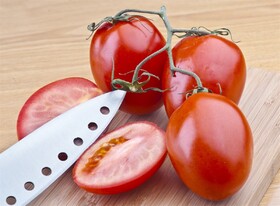علت وجود رگه های سفید در گوجه فرنگی چیست؟