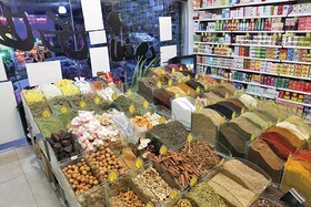 ۳۵ قلم داروی گیاهی غیر مجاز از عطاریهای تکاب جمع آوری شد