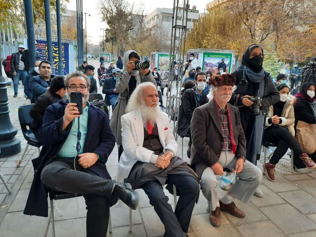 اجرای نمایش "تکم گردانی" توسط هنرمندان خویی در تالار وحدت تهران