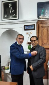 اهدای نشان طلای مولانا به رییس کاروان فرهنگ و هنر ایران در ترکیه 