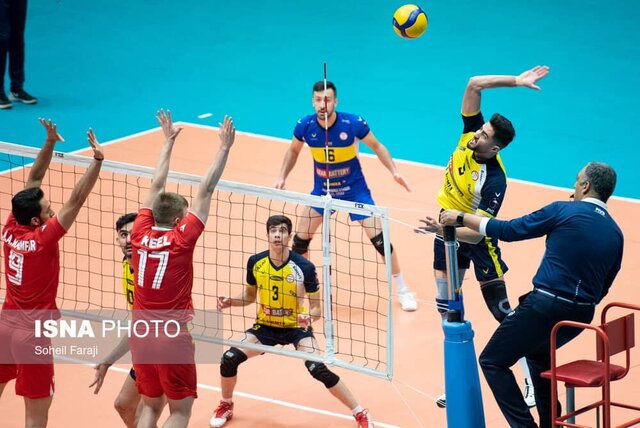 تیم والیبال آذر باتری ارومیه به مصاف لبنیات هراز آمل می رود