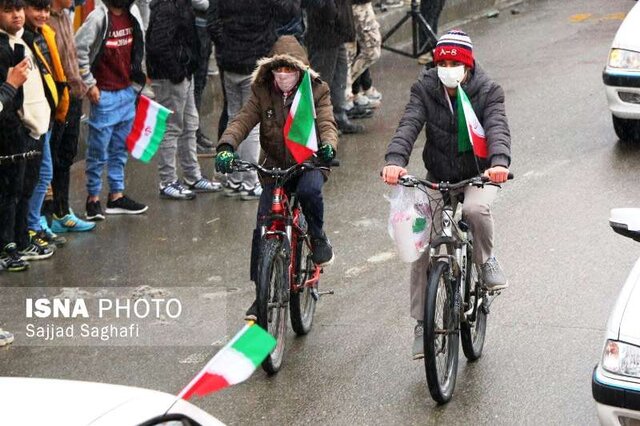 جلوه هایی زیبا از راهپیمایی خودرویی ۲۲ بهمن در سلماس