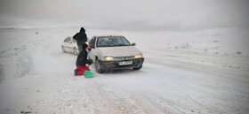 رها سازی ۳۰دستگاه خودرو گرفتار در برف و کولاک در محور تکاب - شاهین دژ