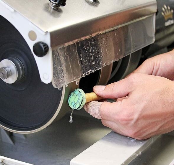 فن نحت الأحجار الكريمة