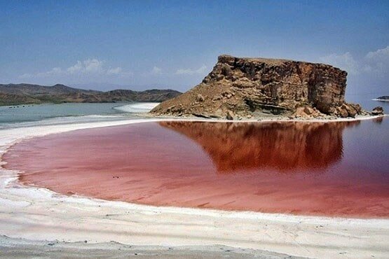 آب دریاچه ارومیه بیش از ۲ میلیارد متر مکعب کاهش یافت