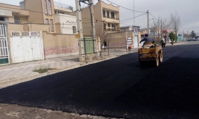 بهسازی و آسفالت معابر مناطق ۵ گانه ارومیه در حال اجرا است