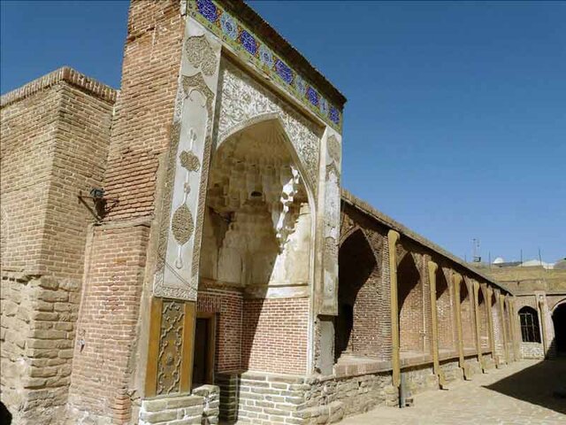 محرابی که انسان را میخکوب می کند