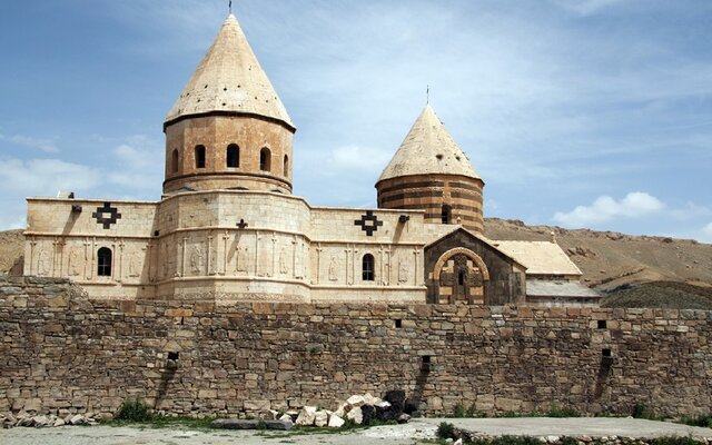 از نیلوفر ۸ پر تا عقاب سرطلایی ایران زمین