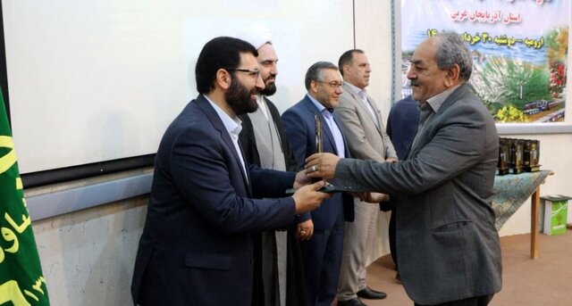  ۴ کشاورز نمونه ملی در تولید محصولات کشاورزی از آذربایجان غربی تجلیل شدند