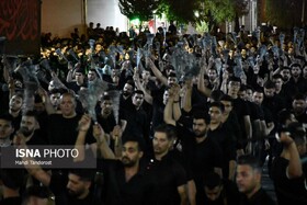 زنجیرزنان ماکویی در هفتمین شب از ماه محرم به عزاداری پرداختند