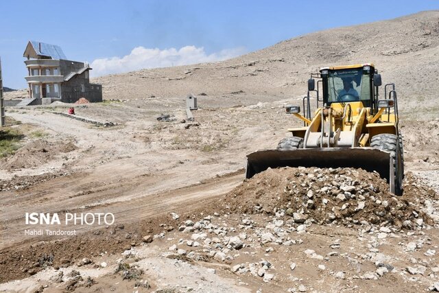 روانه شدن سیل در روستای یاریم قیه بخش بازرگان
