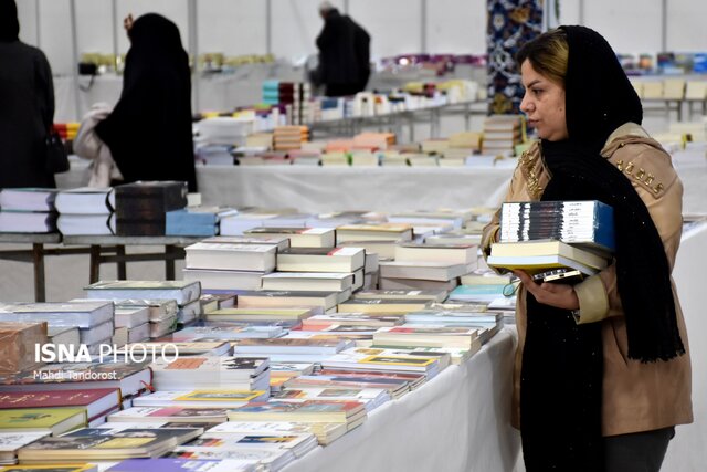 آغاز به کار نمایشگاه بزرگ کتاب در منطقه آزاد ماکو