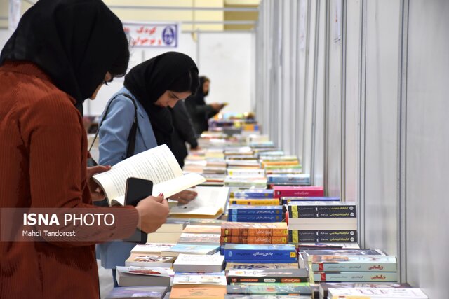 عکس تزیینی است با این نمایشگاه دست مشکلات رو میشود/ نه به بن کتاب!