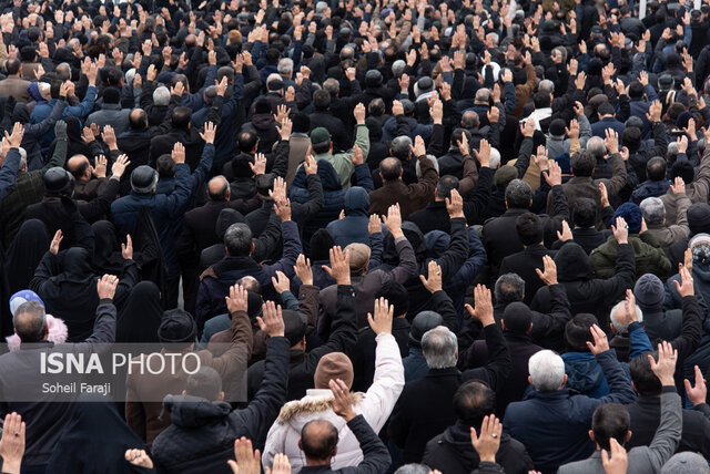 تشییع پیکر ۶ شهید گمنام در ارومیه