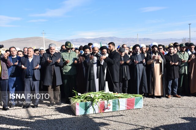 پیکر شهید گمنام دوران دفاع مقدس در بازرگان تشییع شد