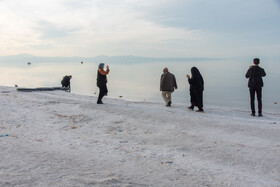 هرساله با افزایش آب دریاچه ارومیه شوق مردم و گردشگران برای دیدن دوباره زیبایی‌های دریاچه بیشتر می‌شود.