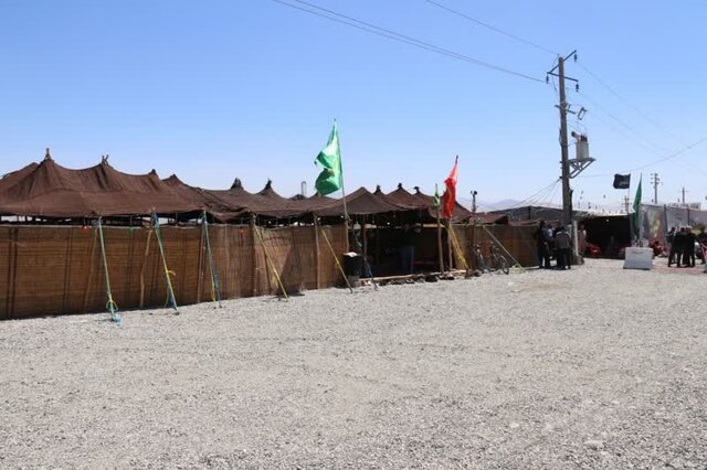 زیر خیمه اش همه یک خانواده ایم