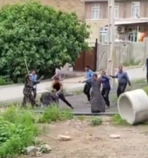 کلیپ حمله دسته جمعی به دو زن و مرد سالخورده در هوراند آرشیوی بوده است کلیپ حمله دسته جمعی به دو زن و مرد سالخورده در هوراند آرشیوی بوده است