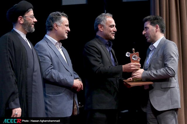 هیچ لذتی بالاتر از لبخند رضایت بیمارانم نیست هیچ لذتی بالاتر از لبخند رضایت بیمارانم نیست