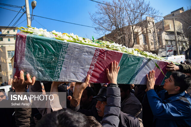 گزارش تصویری از تشییع پیکر ۵ شهید گمنام در ارومیه