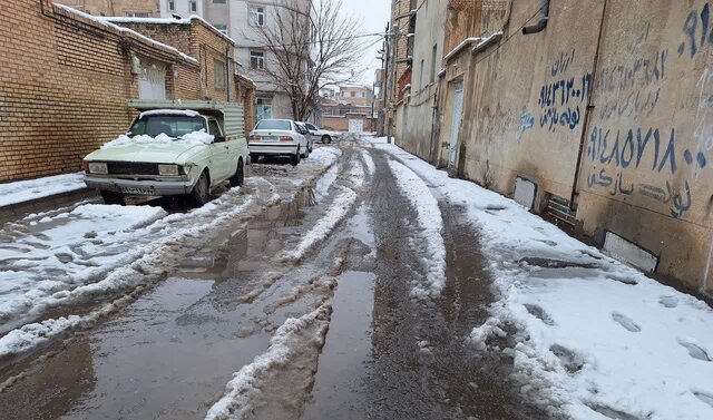 برفروبی معابر خوی با ۲۰۰ پاکبان برفروبی معابر خوی با ۲۰۰ پاکبان