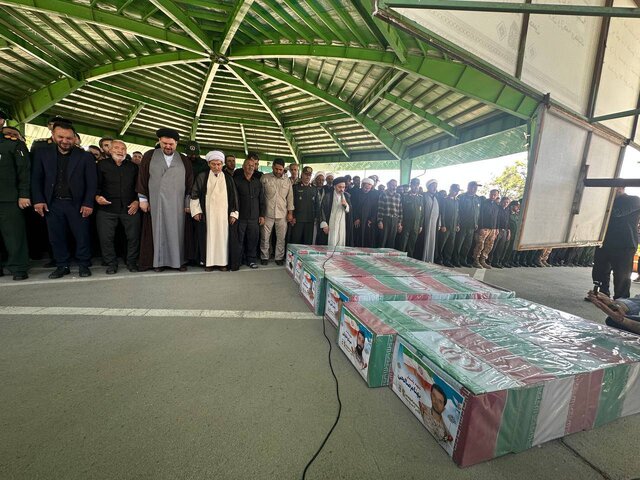 وداع با پیکرهای جمعی از شهدای پدافند هوایی لشکر ۳ حمزه (ع) در ارومیه