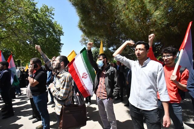 تجمع دانشجویی در جهت محکومیت تجاوز آمریکا به خاک ایران در ارومیه برگزار شد