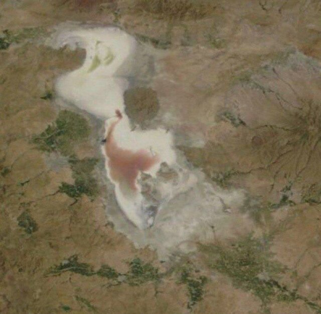 احتمال خشکی کامل دریاچه ارومیه تا آخر تابستان احتمال خشکی کامل دریاچه ارومیه تا آخر تابستان