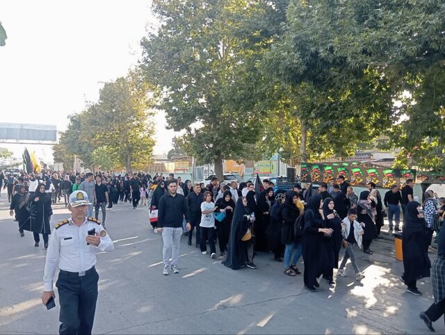 ارومیه غرق در شور حسینی؛ جاماندگان اربعین از میدان شهدا تا گلزار شهدا قدم زدند