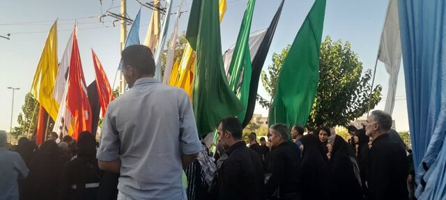 ارومیه غرق در شور حسینی؛ جاماندگان اربعین از میدان شهدا تا گلزار شهدا قدم زدند