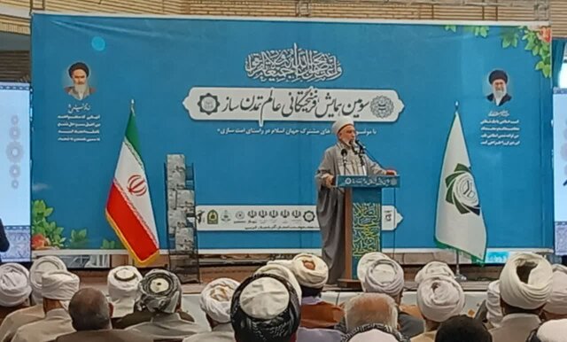 وحدت در بین امت‌های اسلامی تقویت شود
