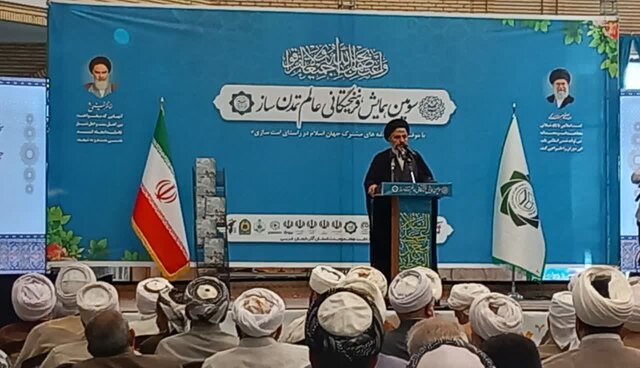 وحدت در بین امتهای اسلامی تقویت شود