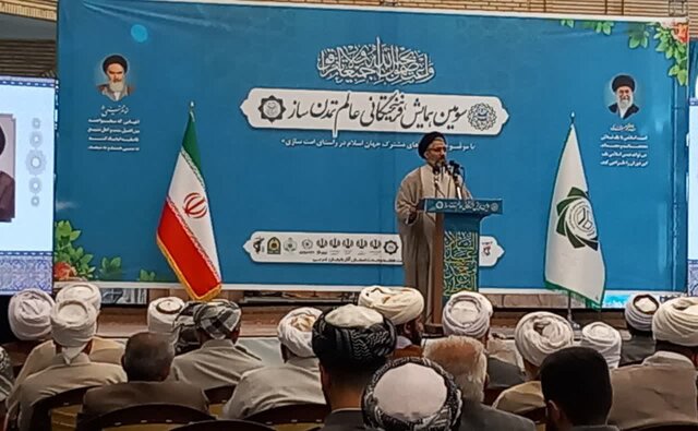 وحدت در بین امتهای اسلامی تقویت شود