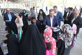 اهدای یک‌هزار پک تحصیل به کودکان نیازمند آذربایجان‌غربی