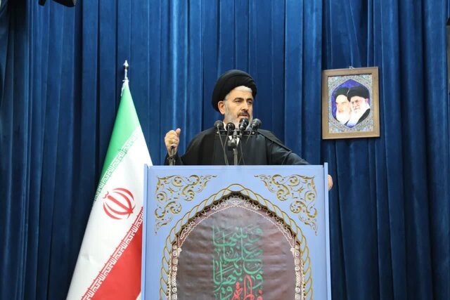 امام جمعه ارومیه: ملت باید پشتیبان دولت باشند