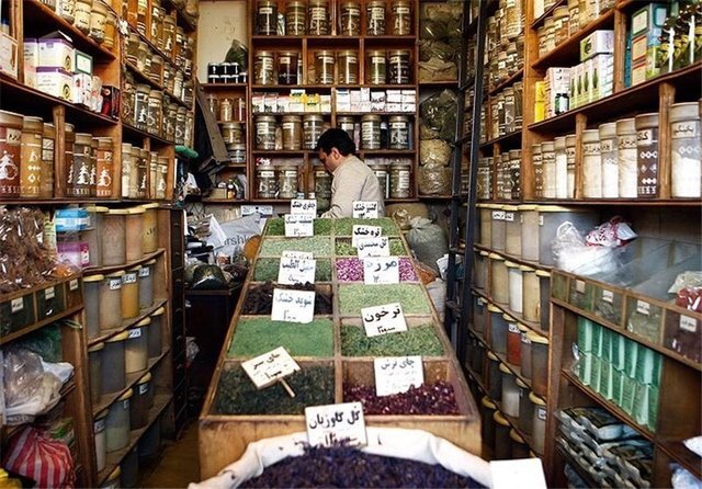 عکس آرشیوی است ضبط داورهای غیرمجاز از مغازه گیاهان دارویی در ارومیه