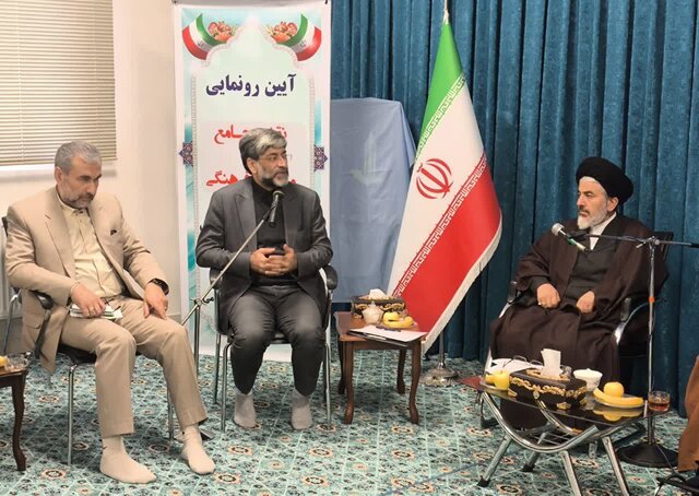 مجموعههای فرهنگی در قالب یک جبهه منسجم در مقابل دشمن وارد میدان شوند