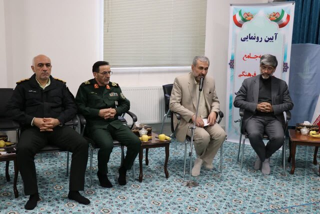 مجموعه‌های فرهنگی در قالب یک جبهه منسجم در مقابل دشمن وارد میدان شوند