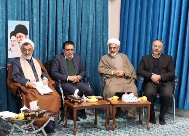 مجموعه‌های فرهنگی در قالب یک جبهه منسجم در مقابل دشمن وارد میدان شوند